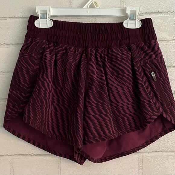 Lululemon Tracker Short III 4-way Stretch Bordeaux Drama  sz 4 EUC - Picture 2 of 10